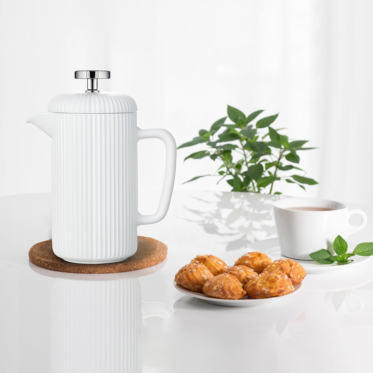 Porcelain French Press 22 fl oz Coffee Tea Maker with Stainless Steel Plunger Ivory I497699