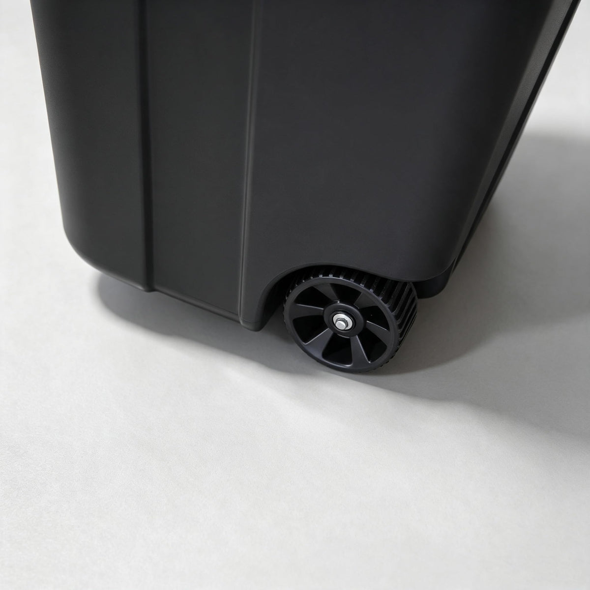 32 Gallon Black Plastic Wheeled Trash Can with Lid P281