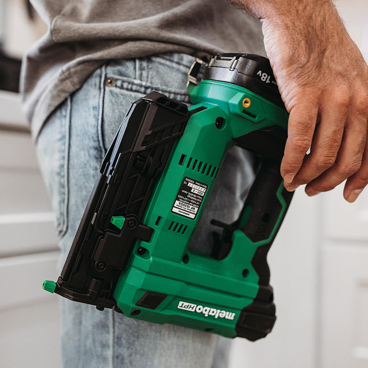 23 Gauge Cordless Pin Nailer Kit L870
